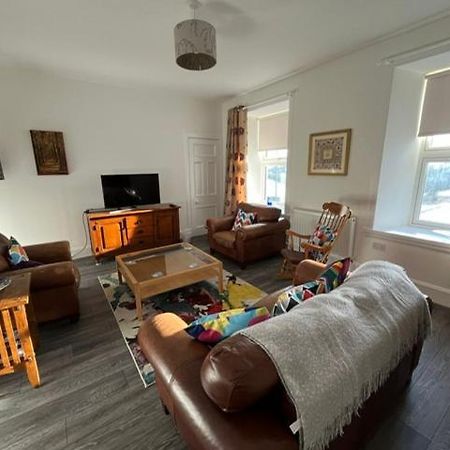 Centrally Located 2 Bed Modern Flat With Harbour Views Wick  Buitenkant foto
