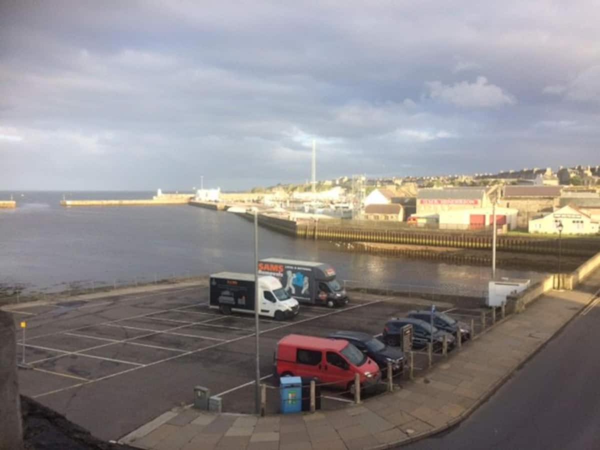 Centrally Located 2 Bed Modern Flat With Harbour Views Wick  Buitenkant foto